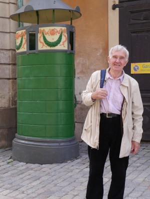 We knw what you were doing - Dad vacating public toilet