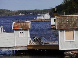 Boat houses on way to Sandholm