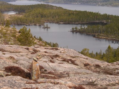 We needed Dave to tell us about the rock ... mostly granite.  Paths really well marked with coloured dots and small cairns.