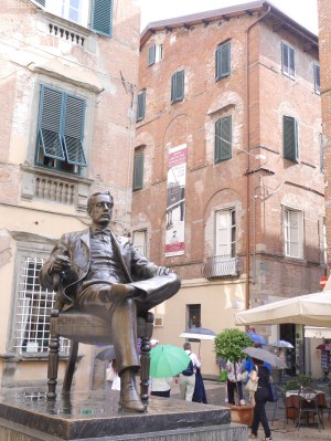 Pucchini was born here.  His home is the red brick building behind.  He chain smoked and always shown with a cigarette.  Apparently his spurious lifestyle was an embarrassment to the Luccase!