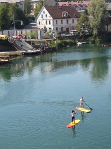Free paddle boarding ... if we had a change of clothes, we would've given it a go. I know the idea is NOT to fall in ... but ....
