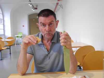 We got through museum and Duomo security with this whopper ... the KNIFE. Still munching our way through the 6 kg of apples we bought. 