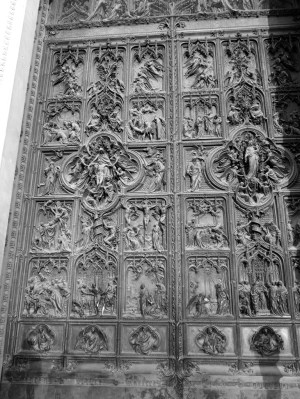 Back on the ground ... the main entrance door. 