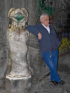 Entrance to one of the gated courtyards.  Dragons either side had large mouths for the snuffing out the light beacons ... caught another chap just hanging around!