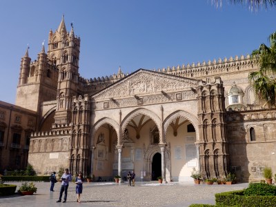 The Duomo was a real mix of architecture ...